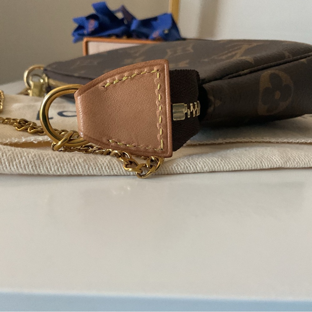 Louis Vuitton Mini Pochette Accessoires – Made in France - Picture 6 of 11
